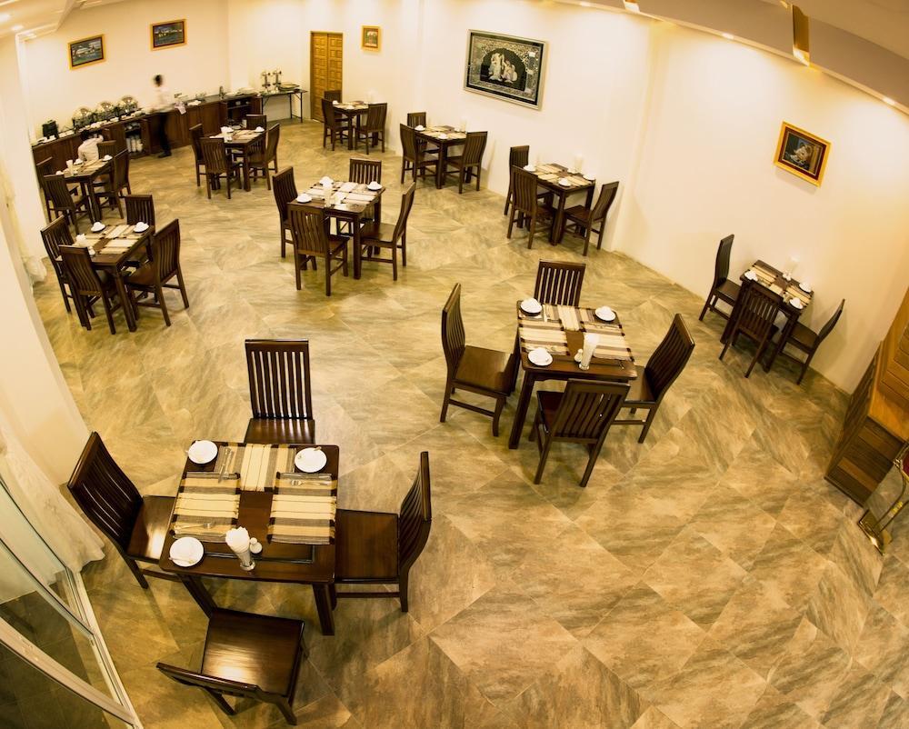 מנדלאי Yadanarpon Dynasty Hotel מראה חיצוני תמונה