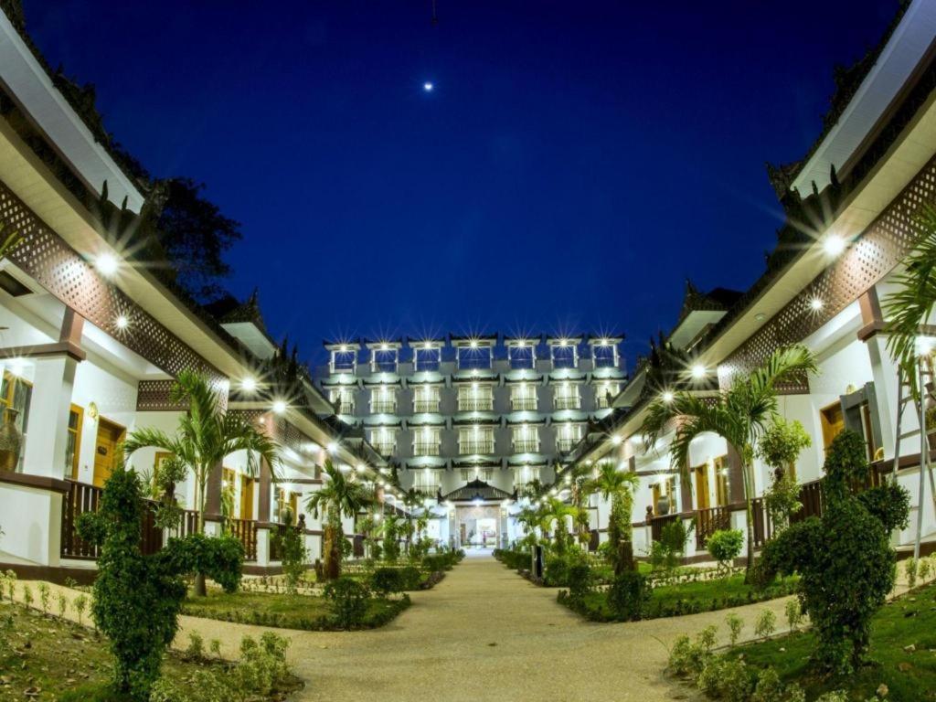 מנדלאי Yadanarpon Dynasty Hotel מראה חיצוני תמונה