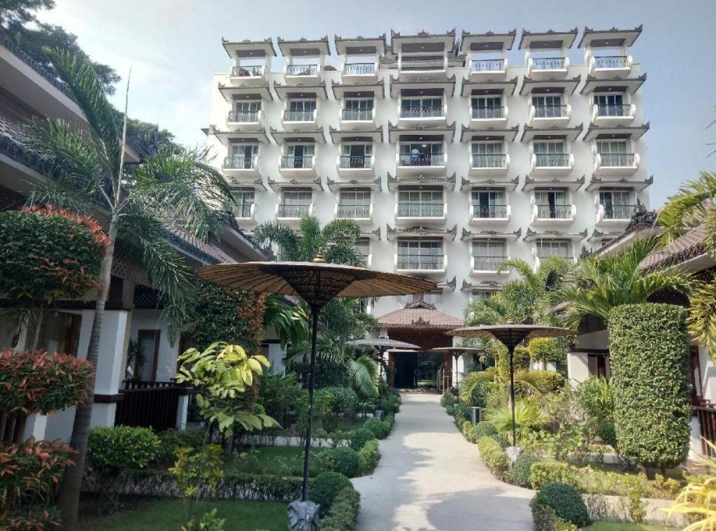 מנדלאי Yadanarpon Dynasty Hotel מראה חיצוני תמונה