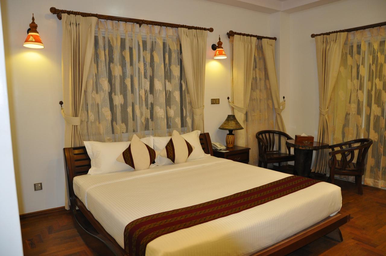 מנדלאי Yadanarpon Dynasty Hotel מראה חיצוני תמונה