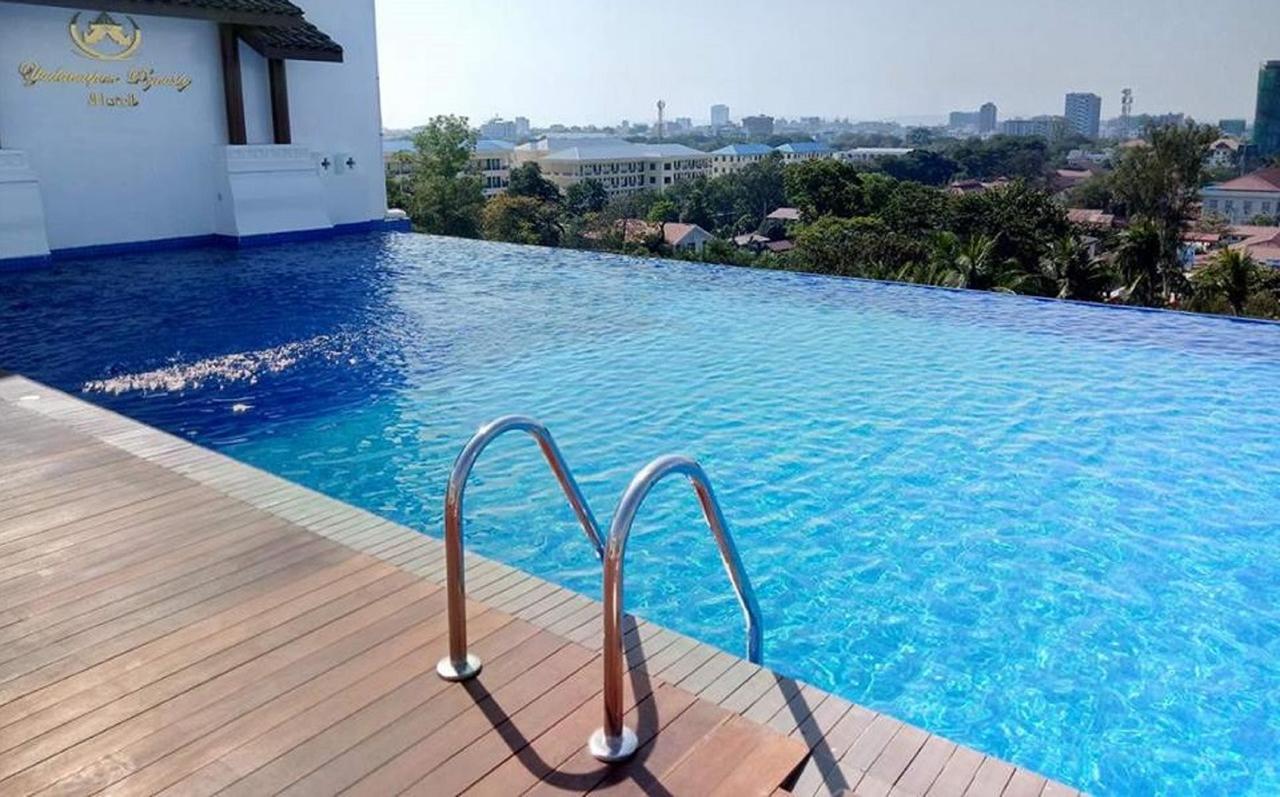מנדלאי Yadanarpon Dynasty Hotel מראה חיצוני תמונה
