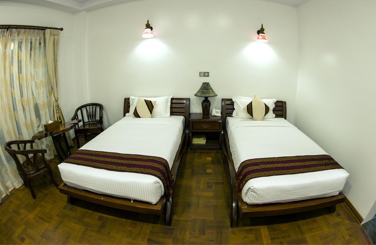 מנדלאי Yadanarpon Dynasty Hotel מראה חיצוני תמונה