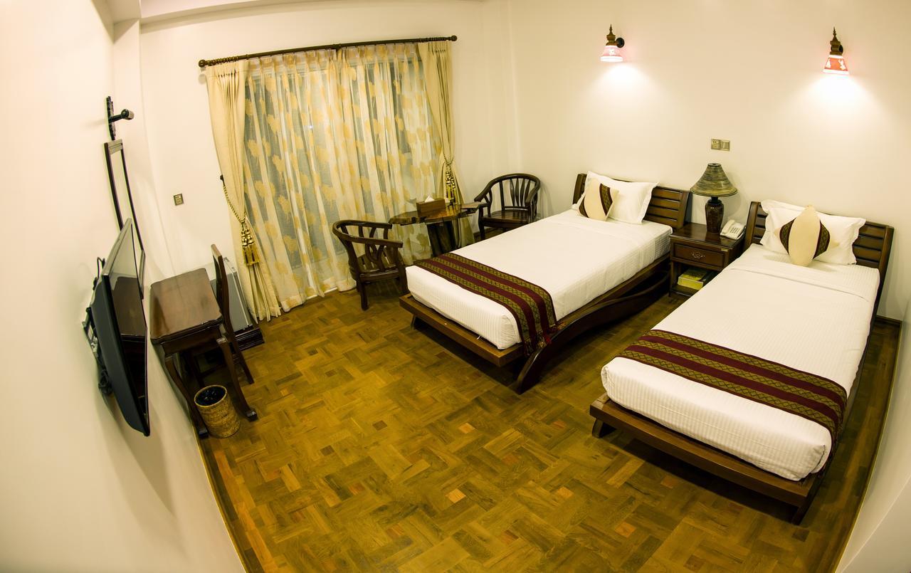 מנדלאי Yadanarpon Dynasty Hotel מראה חיצוני תמונה