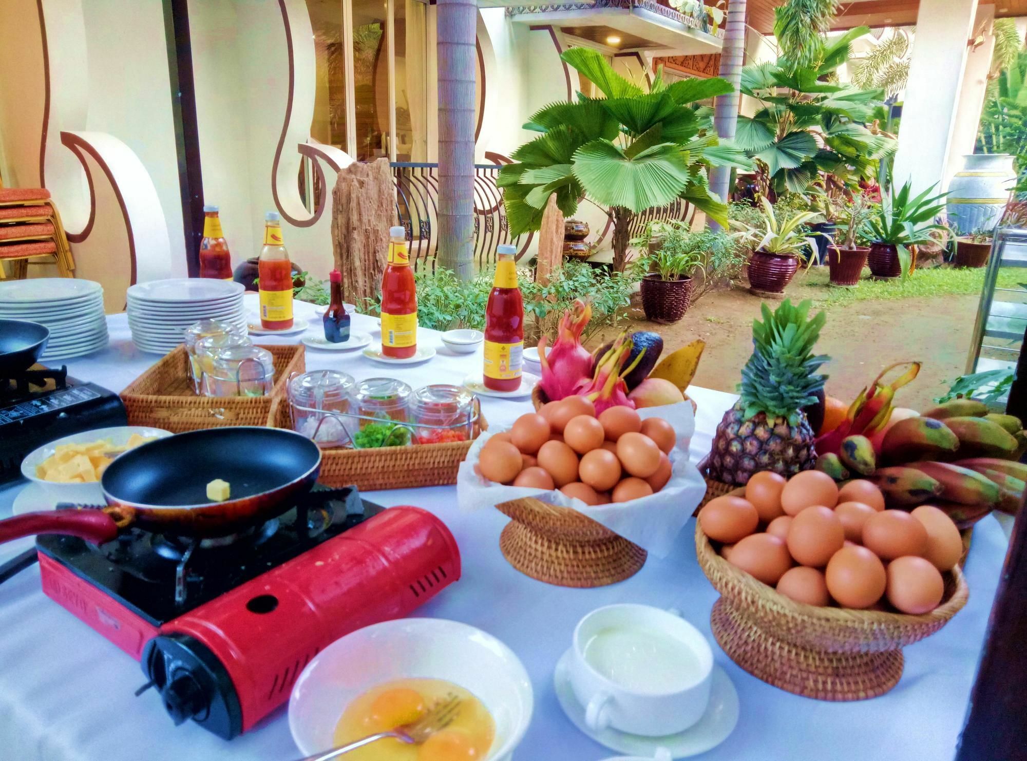 מנדלאי Yadanarpon Dynasty Hotel מראה חיצוני תמונה